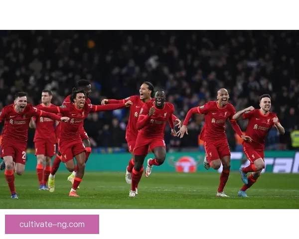 欧冠最新战报：巨星逆转引发球迷热议比赛焦点解析